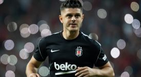 Milot Rashica'nın sağ uyluk üst adalesinde gerilme ve kanama tespit edildi